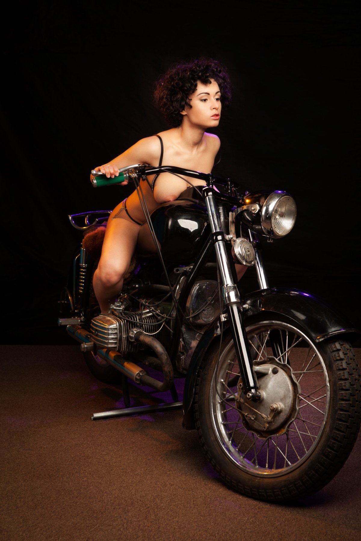 pammie-lee-naked-rider-thelifeerotic-008
