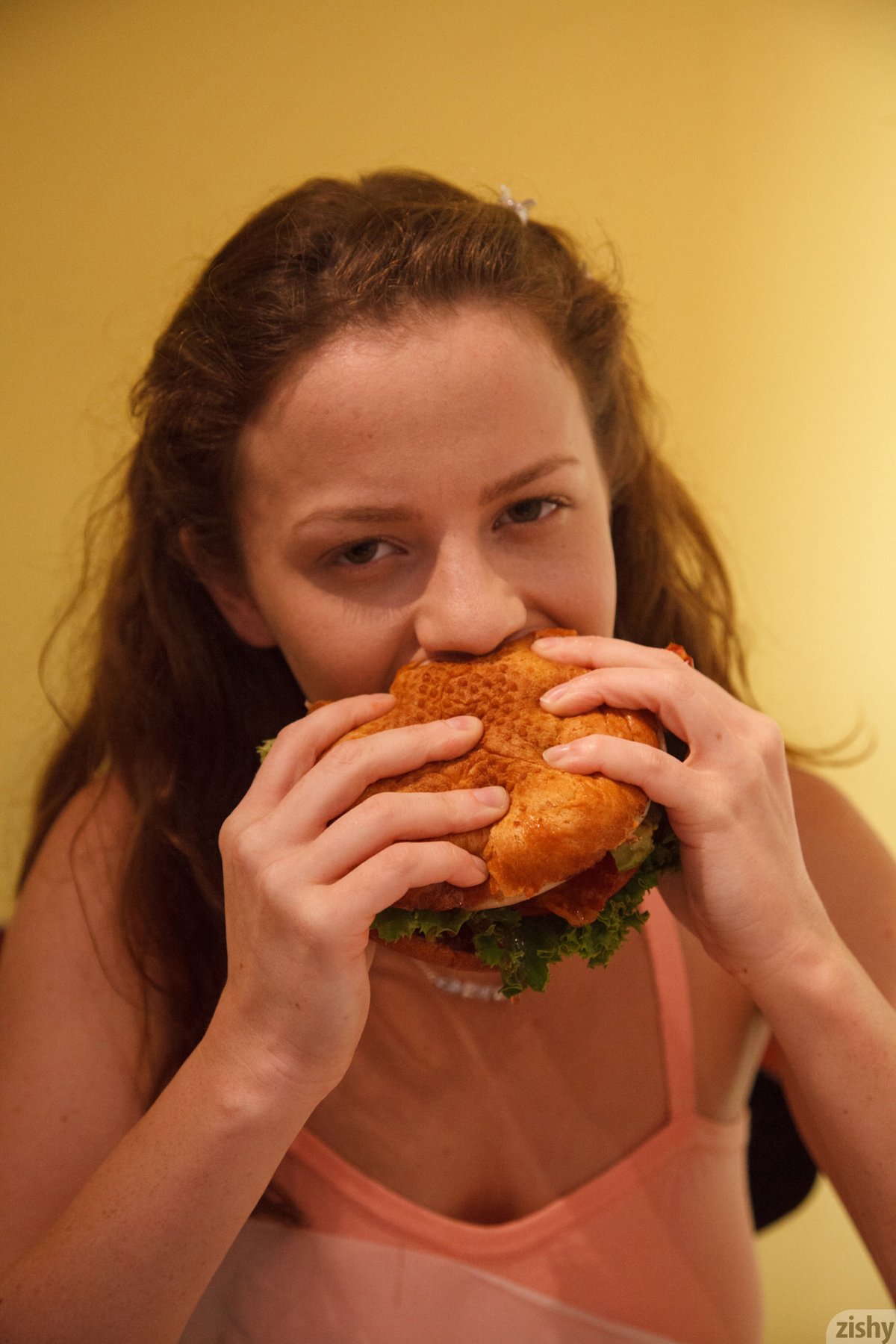 avri-gaines-nude-in-the-wall-zishy-011