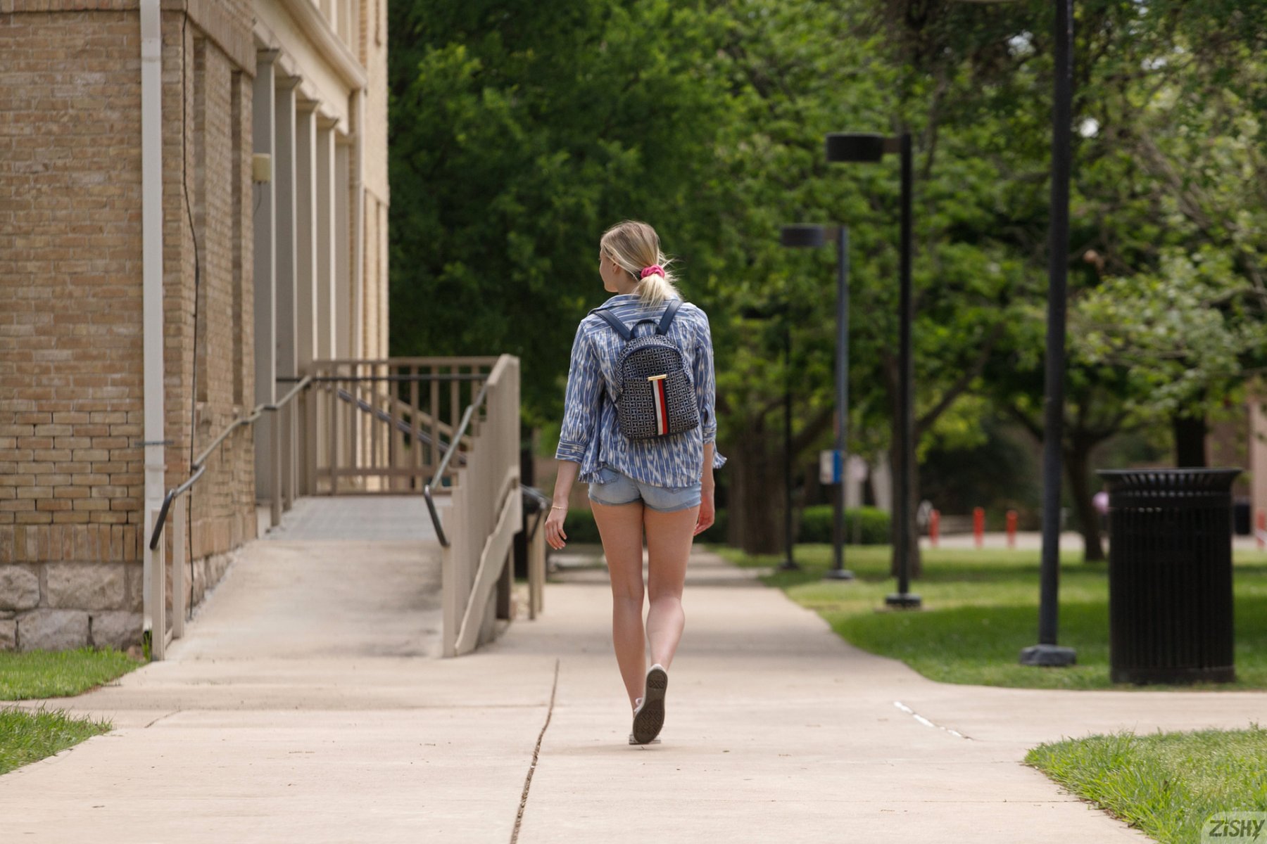 amber moore campus review zishy 0002