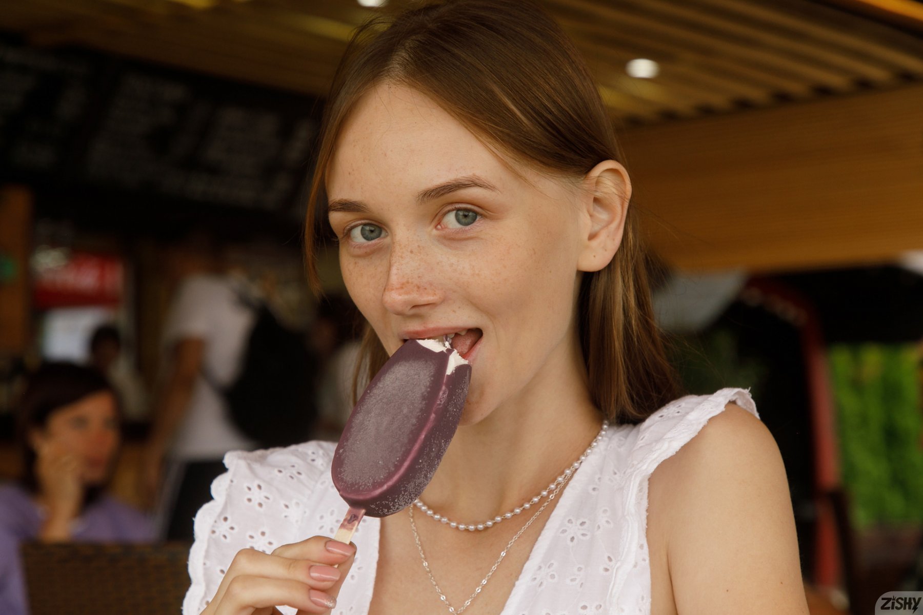 ariel gossimer black and white 1 zishy 0034