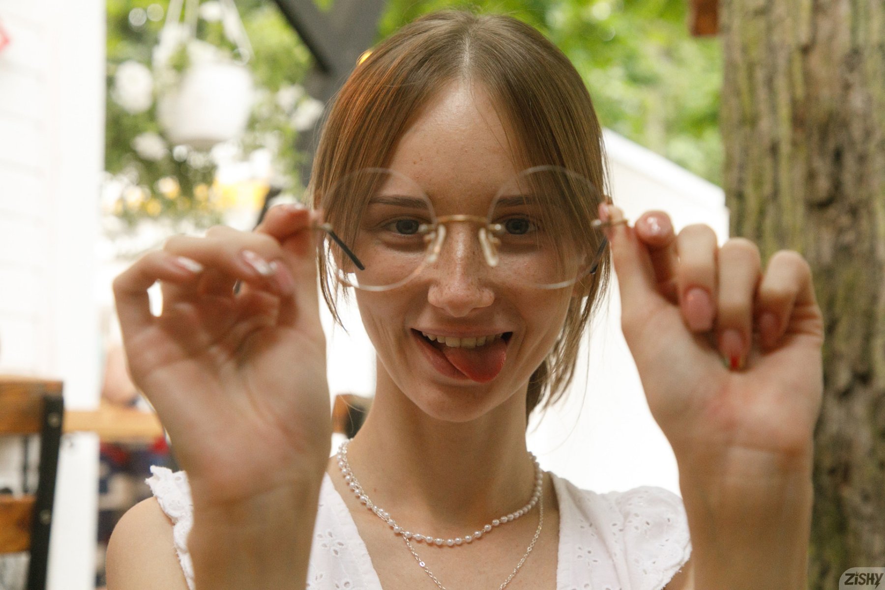 ariel gossimer black and white 1 zishy 0062