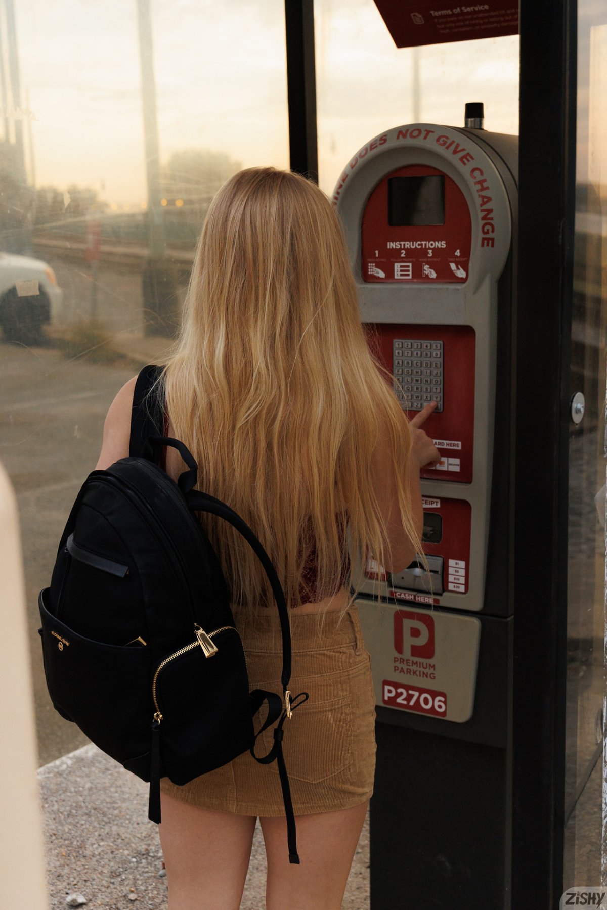 kylie shay walking in memphis zishy 0011