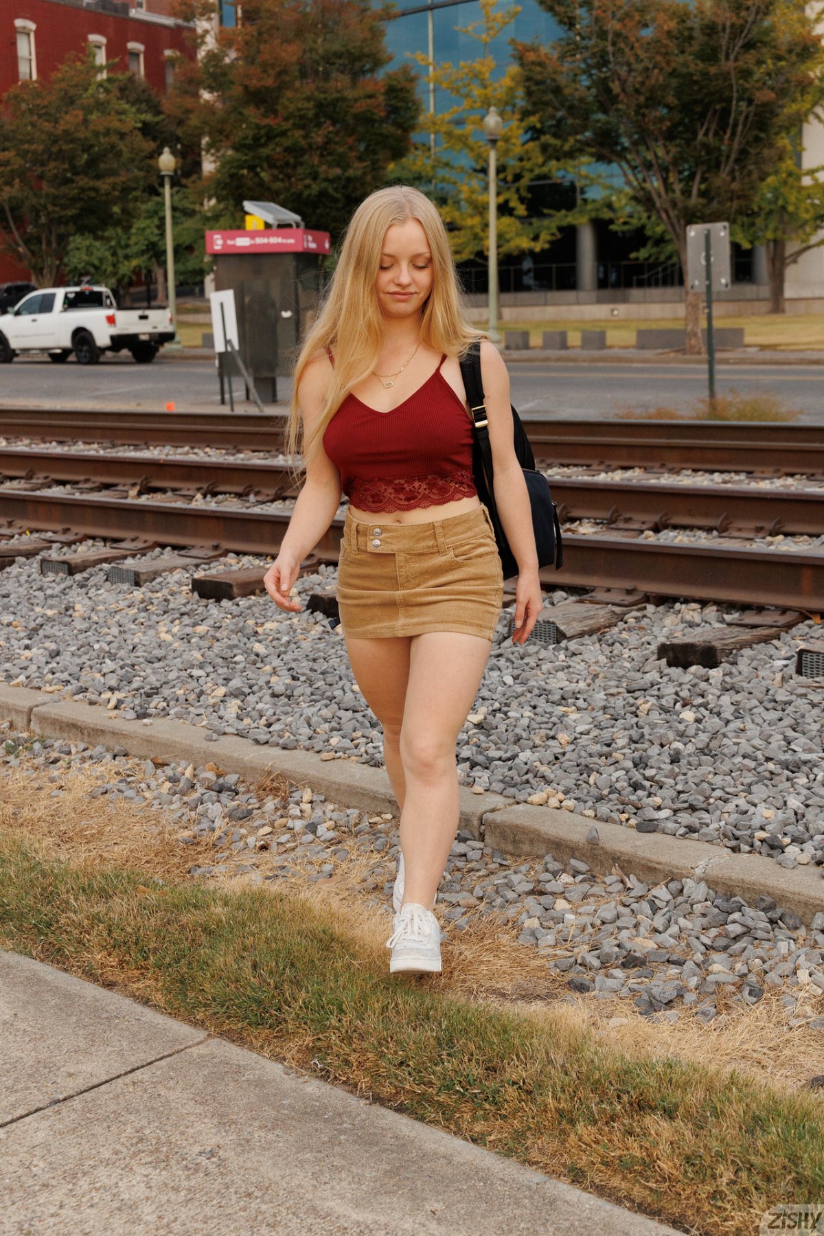 kylie shay walking in memphis zishy 0014