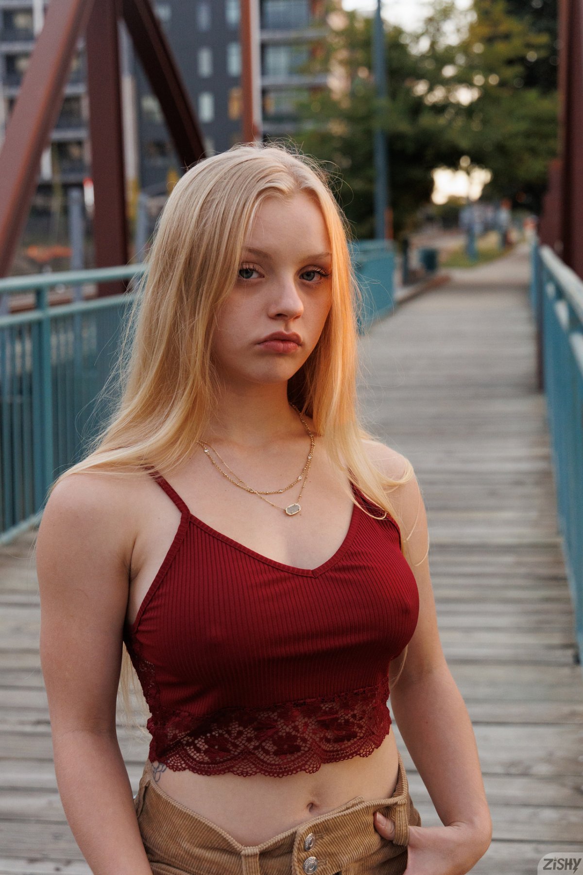 kylie shay walking in memphis zishy 0039