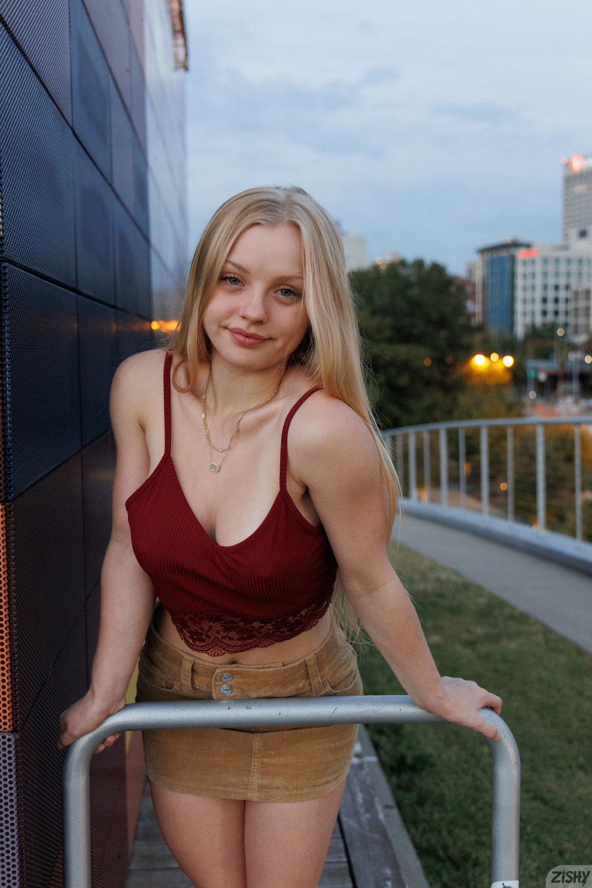 kylie shay walking in memphis zishy 0058