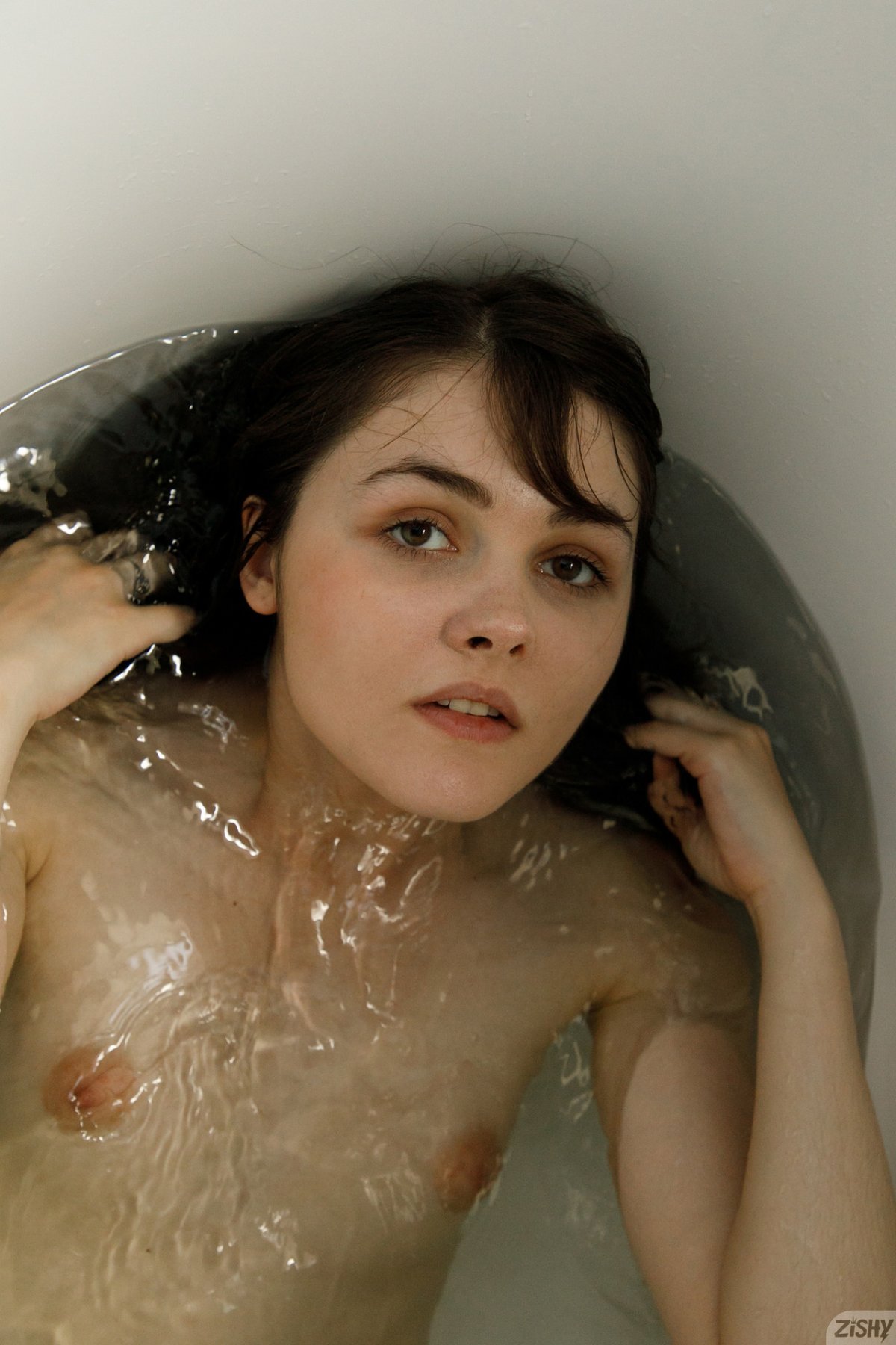 onna metcalf cleans up nicely zishy 0013