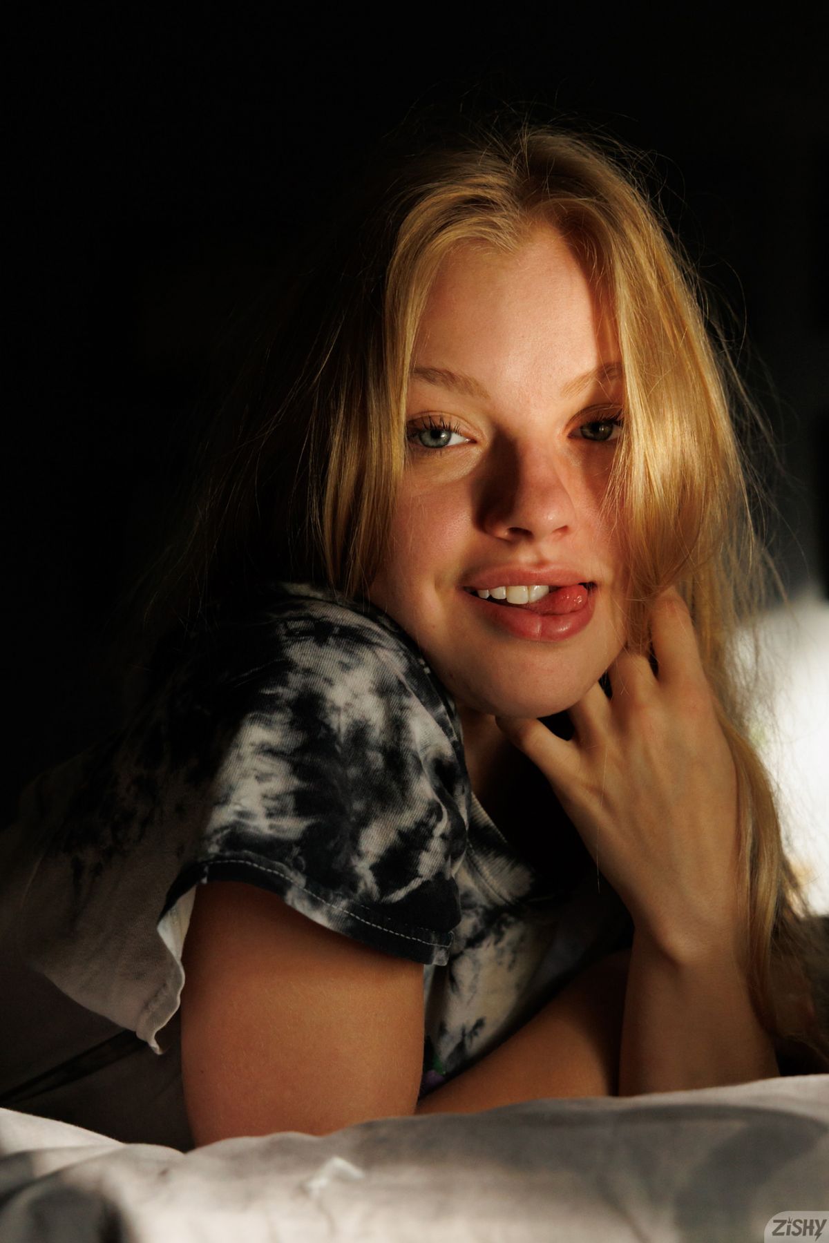 kylie shay morning presents zishy 0016